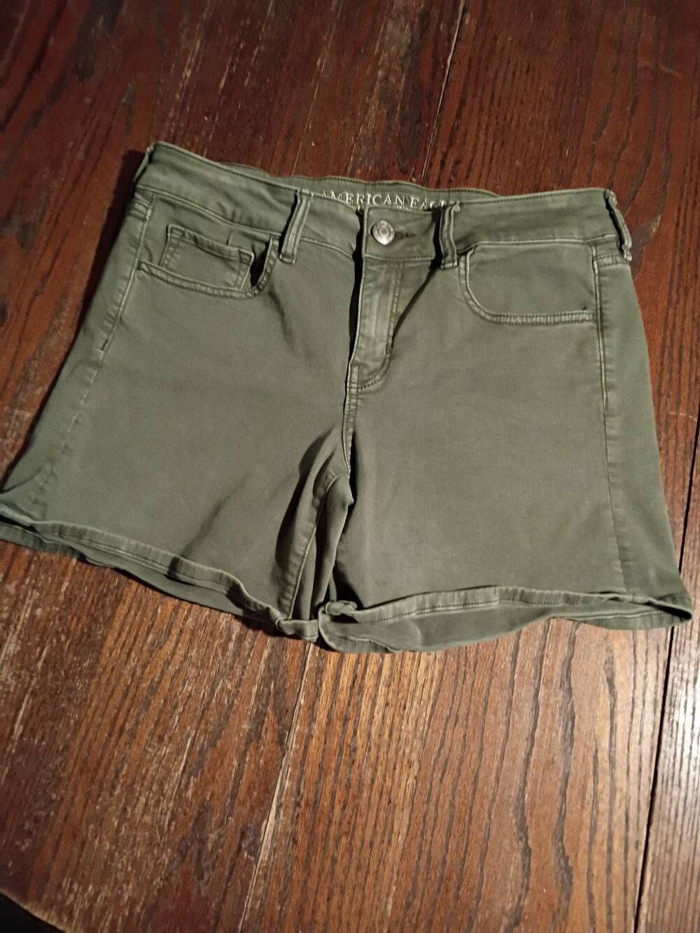 Size 10 American Eagle Green Midi Super Stretch Shorts Pockets and Belt Loops